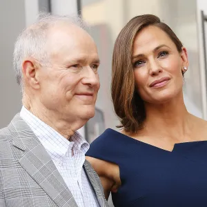 Jennifer Garner Mourns Her Dad in Sweet Tribute