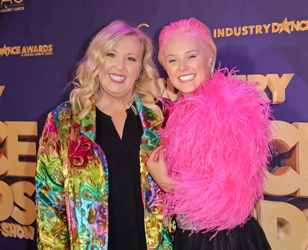 JoJo Siwa&rsquo;s Mom Thanked Her For &lsquo;Never&rsquo; Leaving the Family 'High and Dry' Amid Success