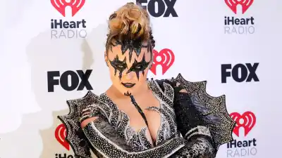 Jojo Siwa s Rockstar Look Returns in the Video Her First Explicit Song Karma 249