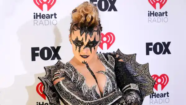 Jojo Siwa s Rockstar Look Returns in the Video Her First Explicit Song Karma 249