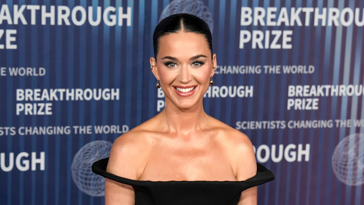 Katy Perry’s Custom Top Breaks Off During ‘American Idol’