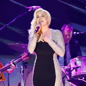 Kellie Pickler Performs for 1st Time Since Husband Kyle Jacobs Death