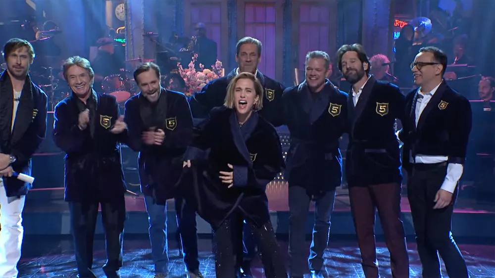 Kristen Wiig Receives &lsquo;SNL&rsquo; Five-Timers Club Jacket From Ryan Gosling, Matt Damon, More Non-Members