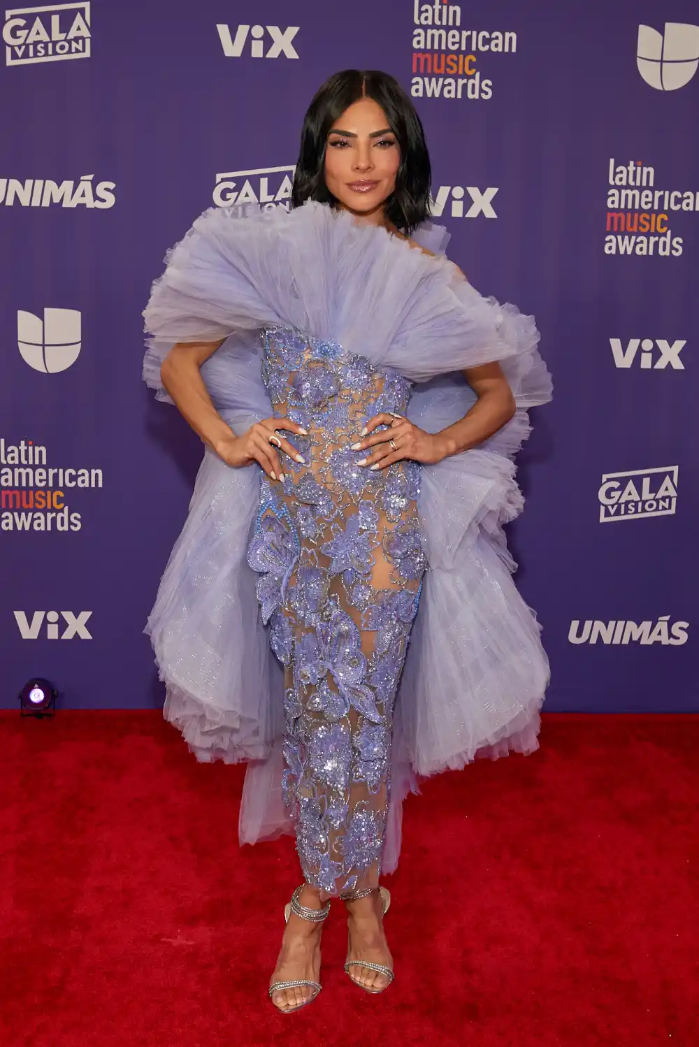 La actriz y conductora Alejandra Espinoza en la alfombra roja de los Latin AMA's