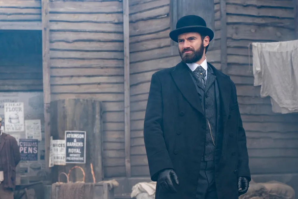 Miss Scarlet Adds Tom Durant Pritchard as the Duke s Replacement &mdash; And Fans Are Losing It 912 914