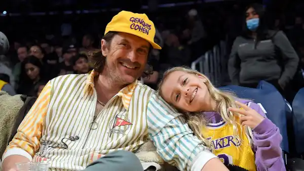 Oliver Hudson and Wife Erinn Bartlett s Family Album- Sweetest Moments With Their 3 Children 466