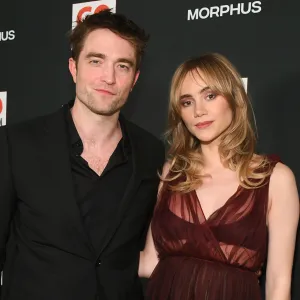 Promo Suki Waterhouse Introduces Angel Baby With Robert Pattinson