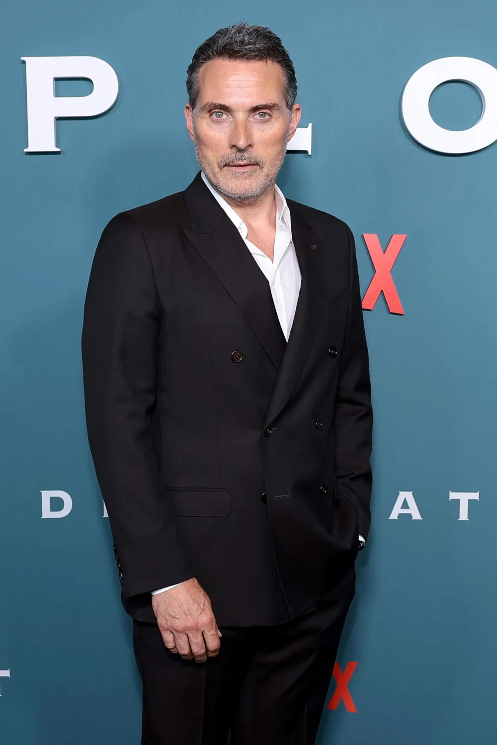 Rufus Sewell Details His Transformation to Portray Prince Andrew in Scoop 033