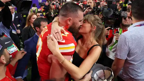Travis Kelce Says He s the Happiest’ He’s ‘Ever Been After Bahamas Vacation With Taylor Swift 052