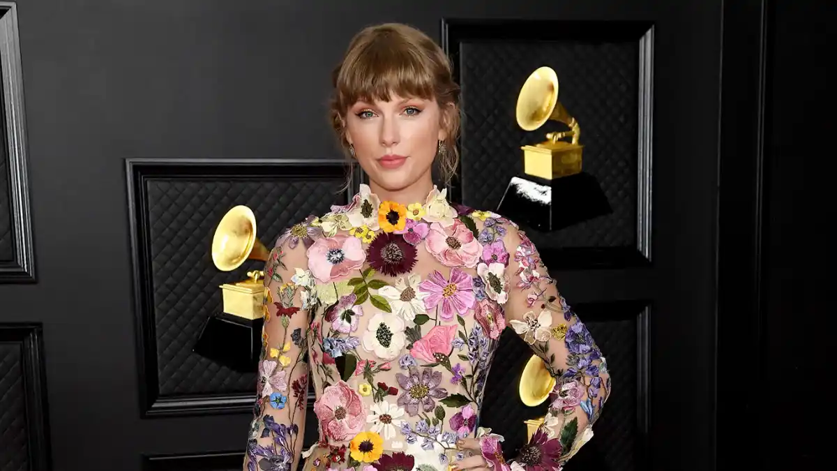 Which Taylor Swift Ex Was at The Black Dog