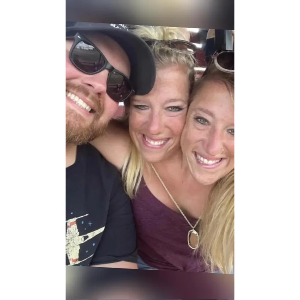 Who Is Conjoined Twin Abby Hensel Husband Josh Bowling 4