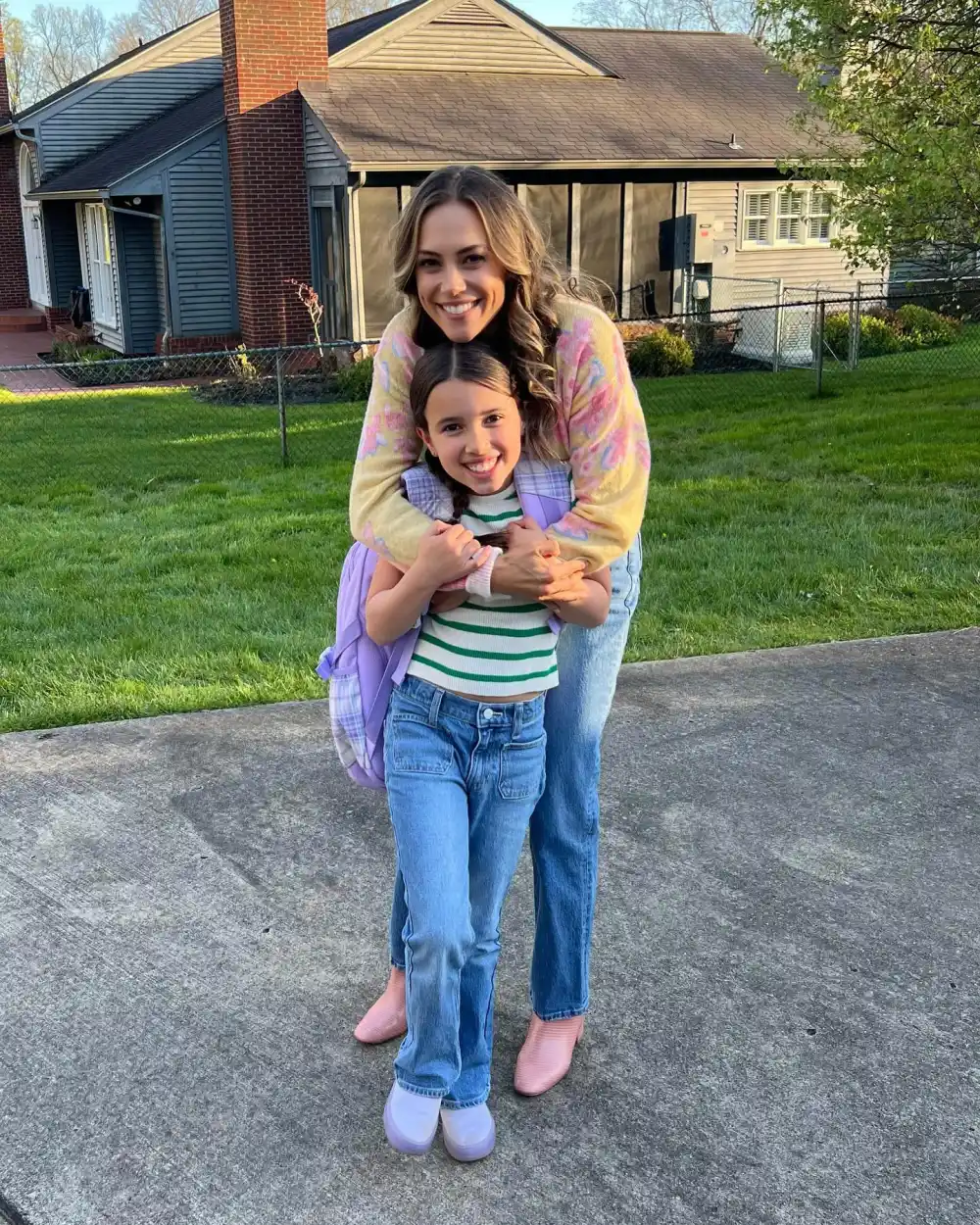 Jana Kramers 8 Year Old Daughter Asks If Its OK She Doesnt Like Taylor Swift