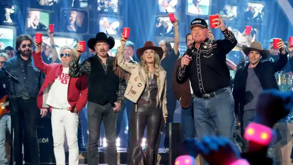 Lainey Wilson and Brooks Dunn Lead Emotional CMT Awards Tribute to the Late Toby Keith