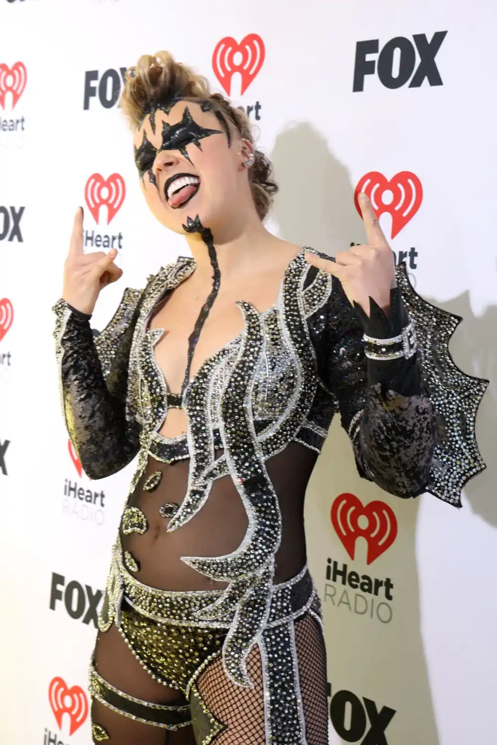 JoJo Siwa admots to 50k procedure