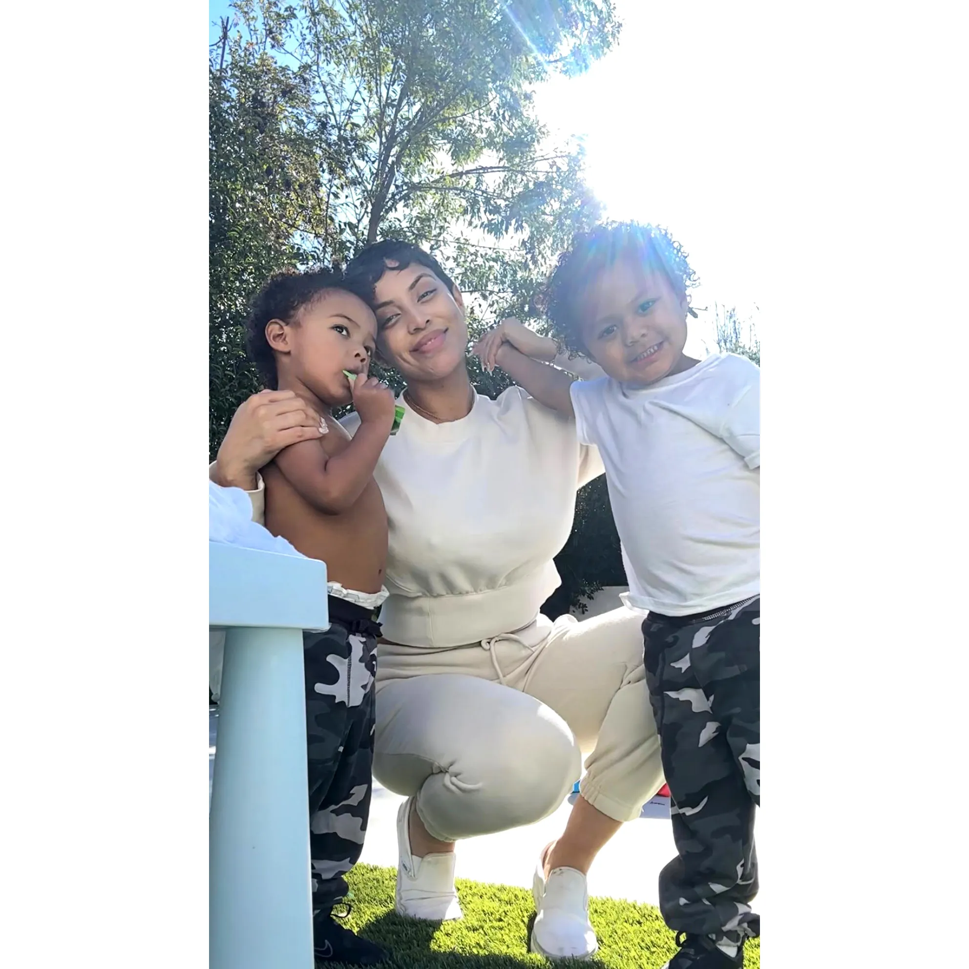 Nick Cannon and Abby De La Rosa’s Son Using Tablet to Communicate After Autism Diagnosis