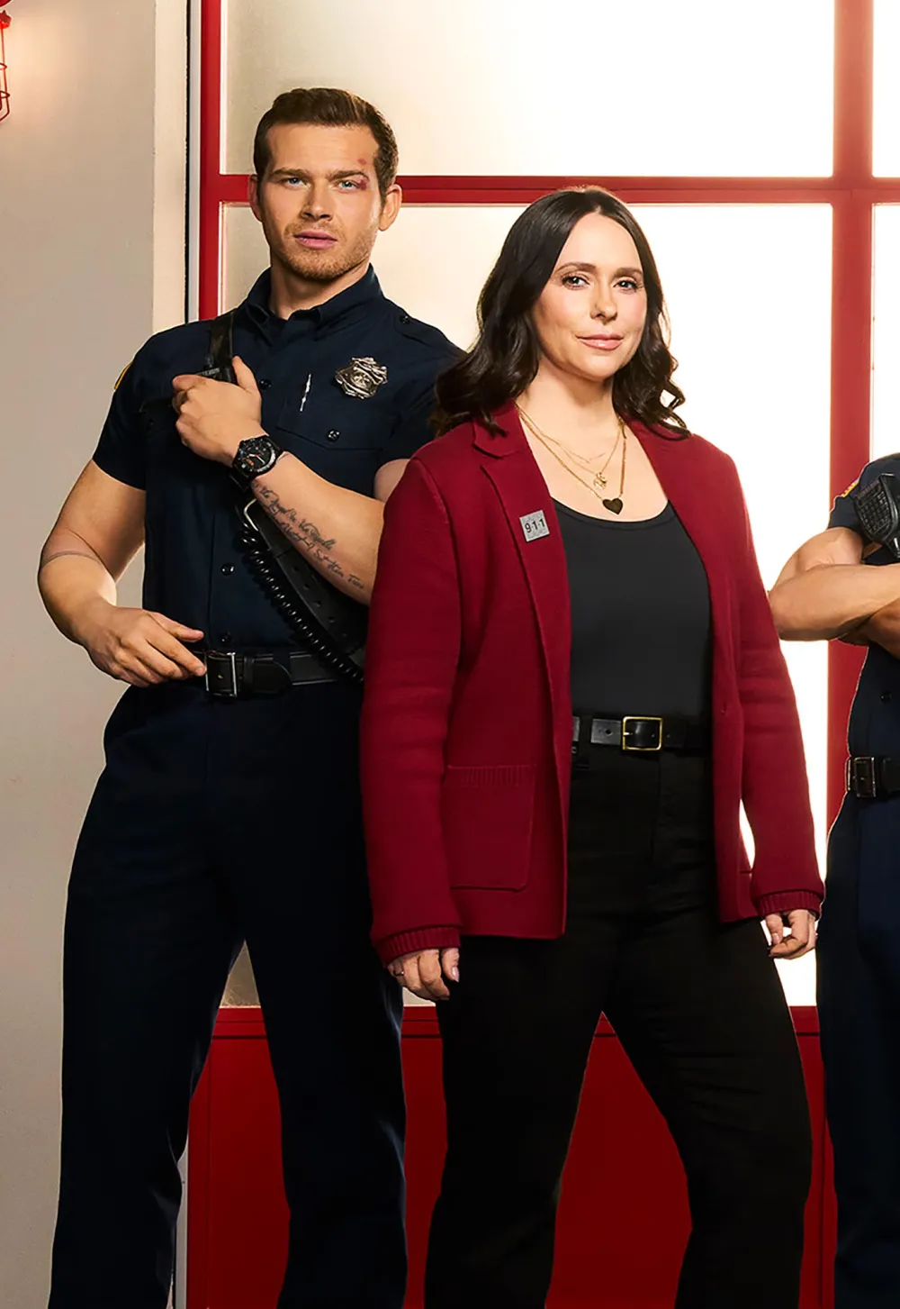 9 1 1 s Jennifer Love Hewitt Was Really Excited &mdash; But Not Surprised &mdash; About Buck s Bisexuality 526