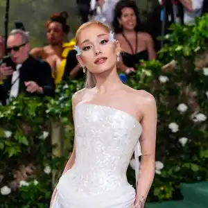 Ariana Grande Was Carried Into Her Met Gala Performance