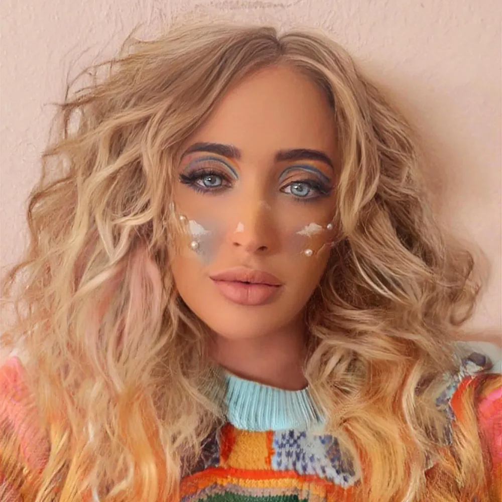 Avicii s ex girlfriend Emily Goldberg died on April 3 at age 34 019