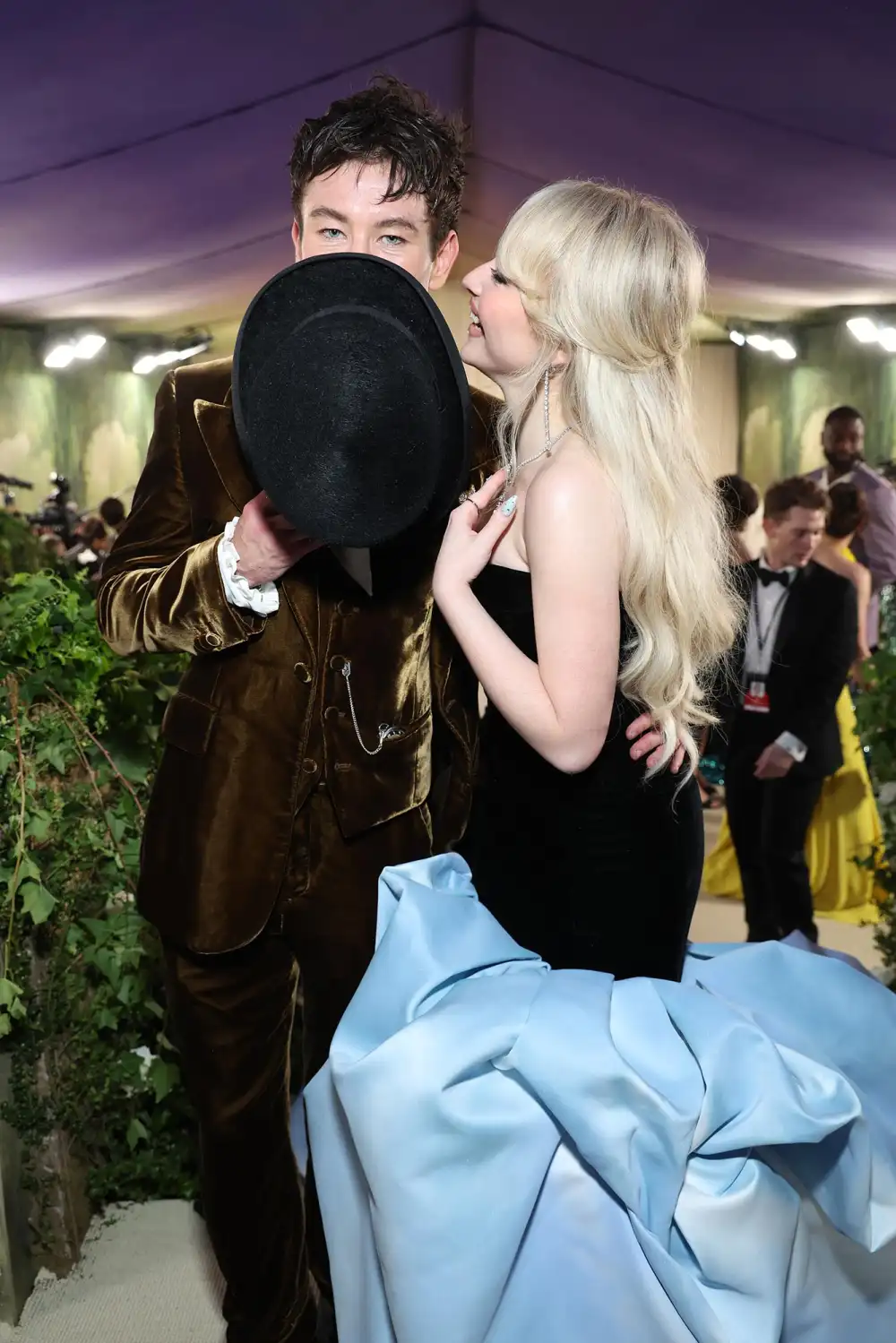Barry Keoghan Commends Girlfriend Sabrina Carpenters Espresso on Met Gala Red Carpet Amazing
