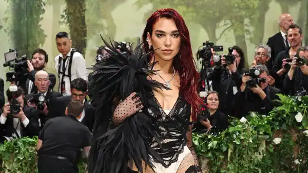 Dua Lipa Dominates the 2024 Met Gala Red Carpet in Stunning All Black Ensemble 724