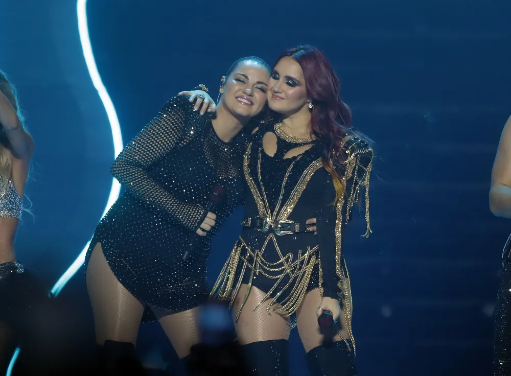 Maite Perroni y Dulce Mar&iacute;a, integrantes de RBD