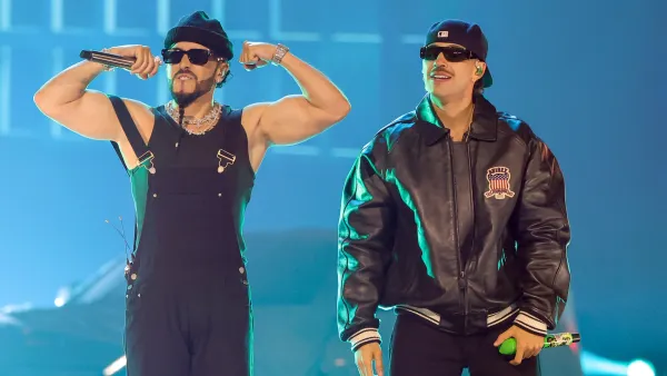 Los músicos de reggaetón Yandel y Feid