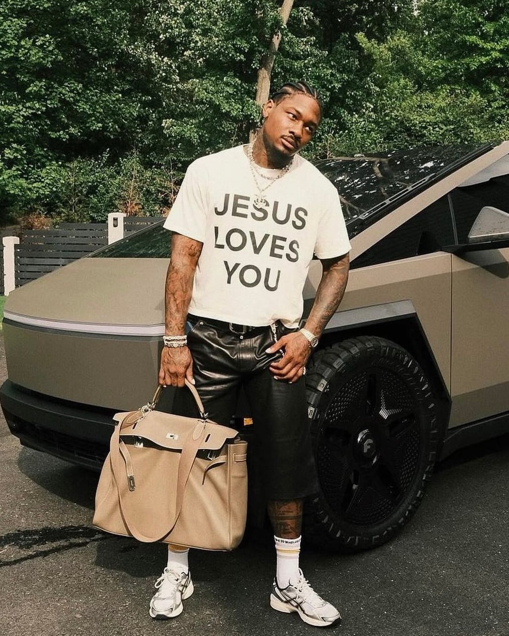 men celebs wearing hermes bags