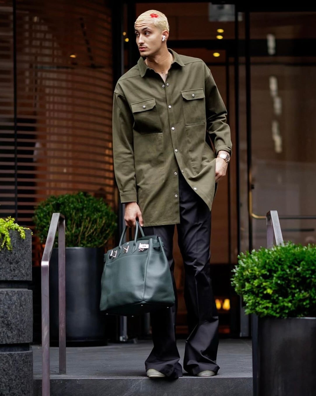 men celebs wearing hermes bags