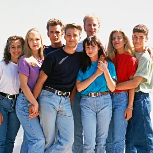 Jennie Garth Says 90210 Cast Is Super Close