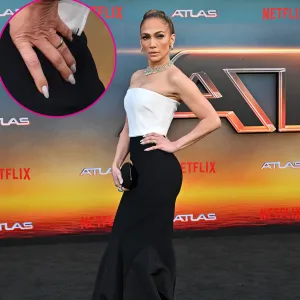 Jennifer Lopez Wearing Band Instead of Diamond Engagement Ring