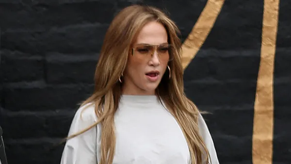 Jennifer Lopez Wears Her Wedding Ring Amid Ben Affleck Divorce Rumors