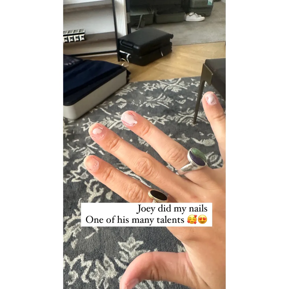 Joey Graziadei Painted Kelsey Anderson s Nails and They Look Interesting