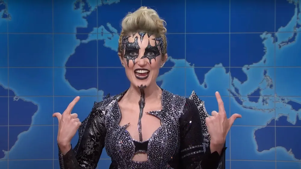 Jojo Siwa Reacts to Chloe Finemans Iconic SNL Skit I Literally Dont Know What to Say