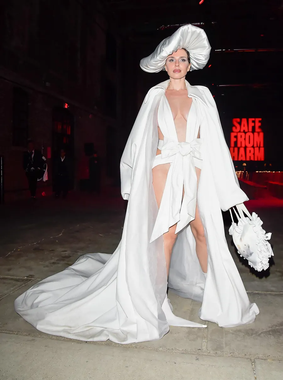 Julia Fox’s Fashion gallery