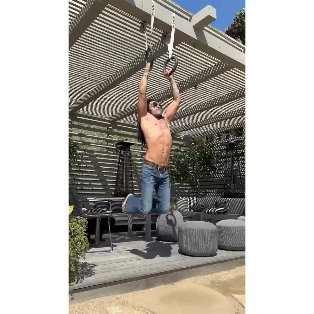 Lenny Kravitz Is Now Doing His Workouts in Low-Rise Jeans