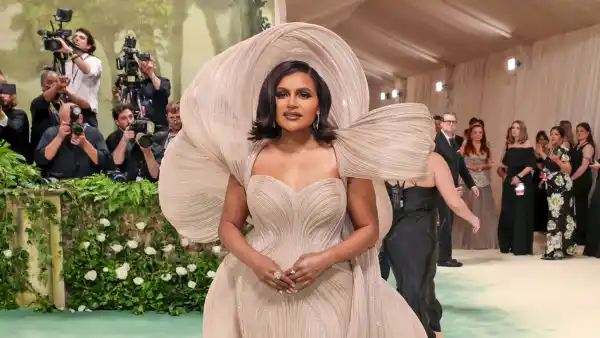 Met Gala 2024 Mindy Kaling Is a Melting Flower of Time