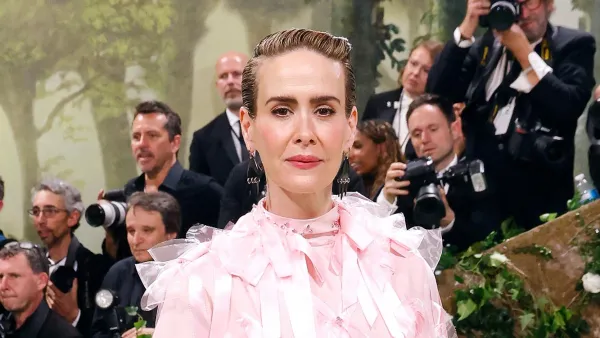 Sarah Paulson Calls Out Actor Who Emailed Her 6 Page of Notes After Seeing Her Play 063
