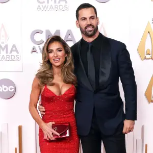 Jessie James Decker Thirsts Over Husband Eric Decker Doing Laundry Shirtless