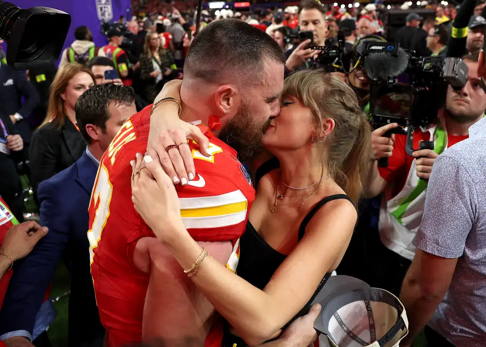 Jimmy Kimmel Still Thinks Travis Kelce Is Taylor Swift's 'Broke Boyfriend' Despite New NFL Deal