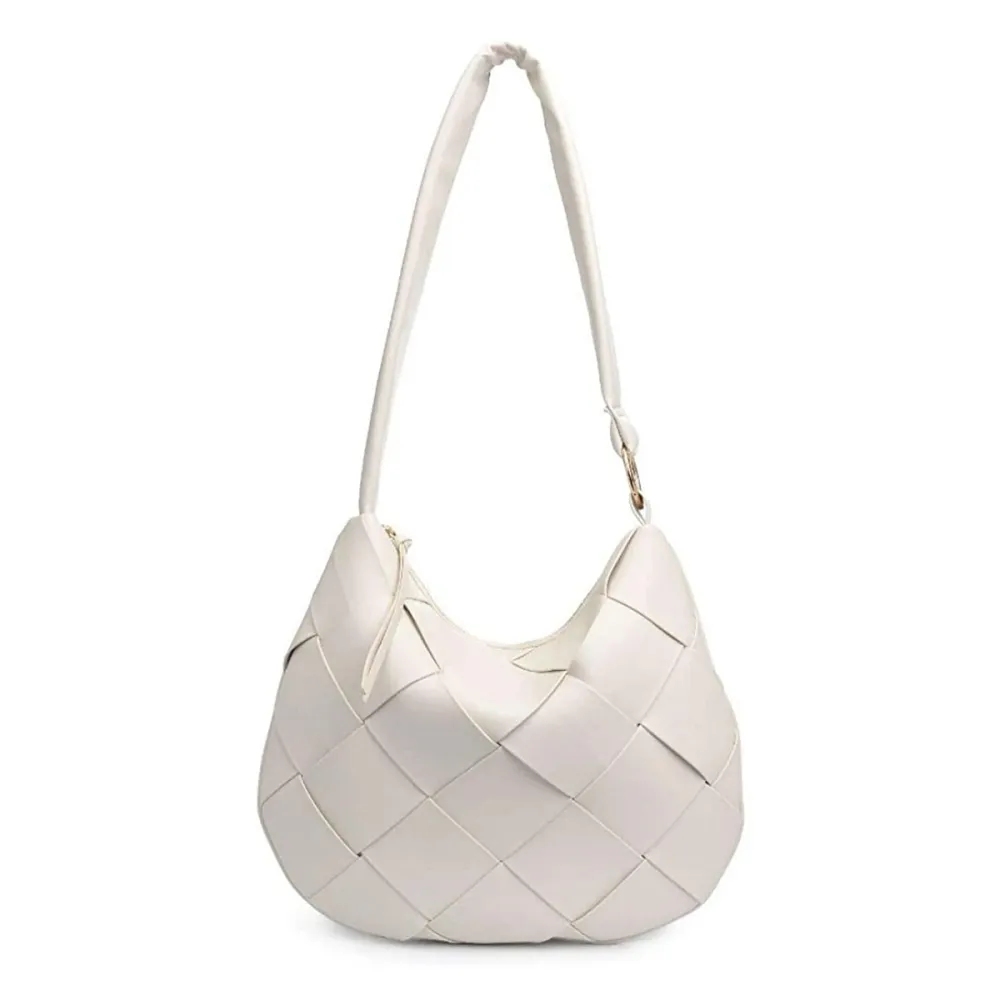 Urban Expressions Mira Messenger in Cream