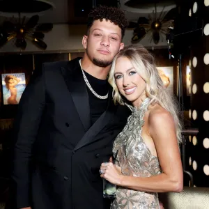 Kansas City Chiefs Patrick Mahomes Calmly Waits for Son Bronze to Finish Tantrum