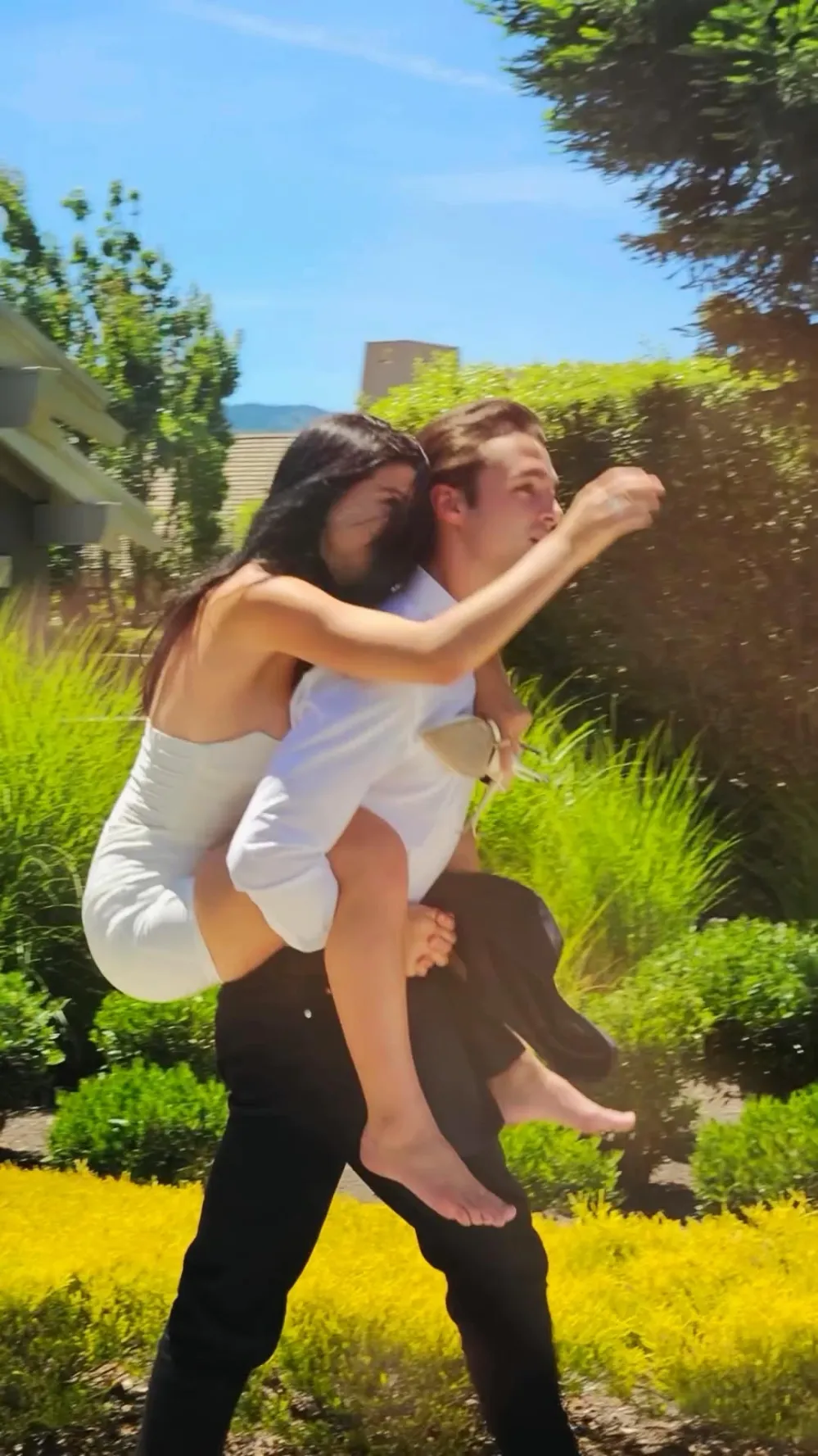 Bill Gates Daughter Phoebe Gates and Paul McCartney s Grandson Arthur Donald Are Dating 009