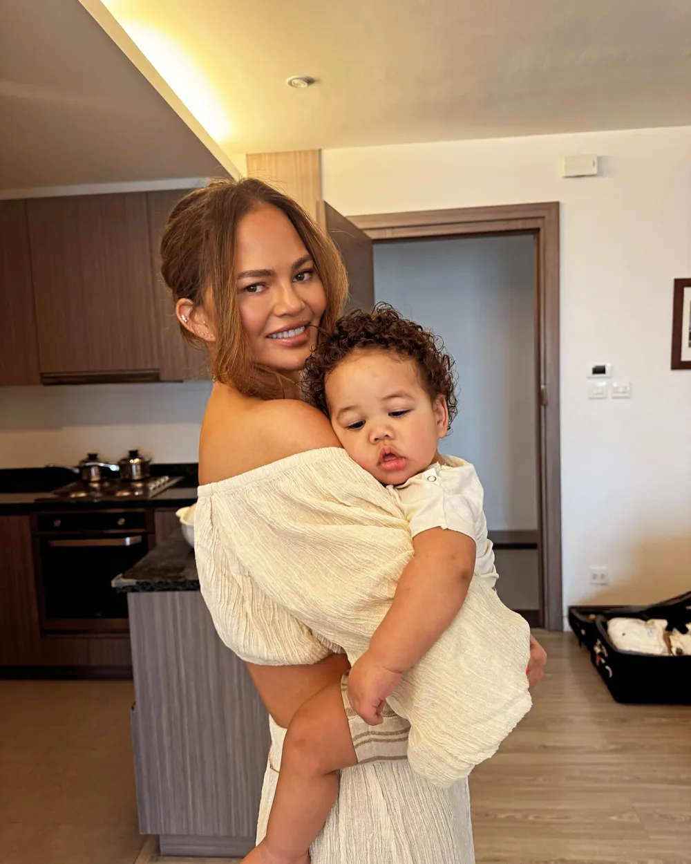 Chrissy Teigen Body Is Rejecting Spicy Food After Daughter Esti Birth