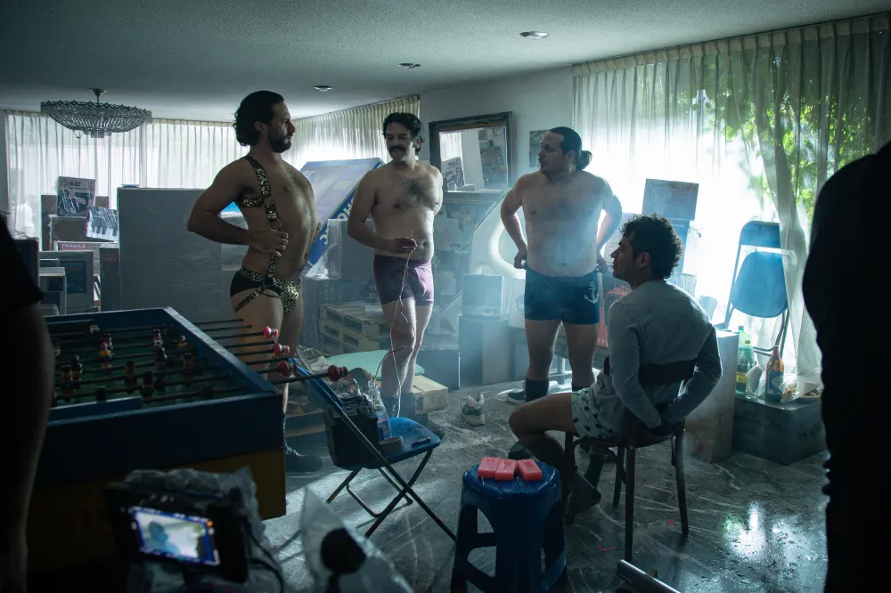 Sebasti&aacute;n Zurita en la serie "Profe infiltrado" (VIX)