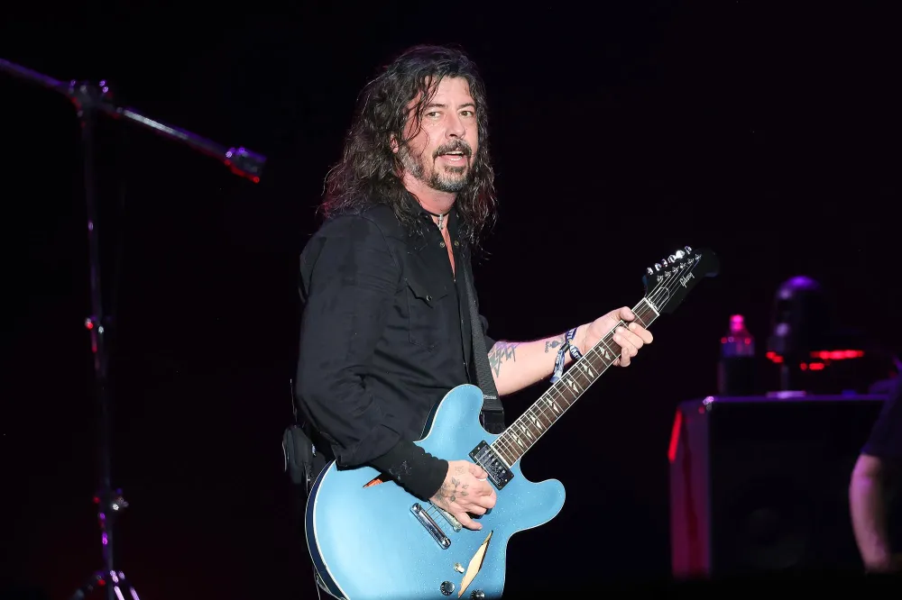 Foo Fighters Guitarist Pat Smear Attends &lsquo;Eras Tour&rsquo; Show Before Dave Grohl&rsquo;s Dig at Taylor Swift