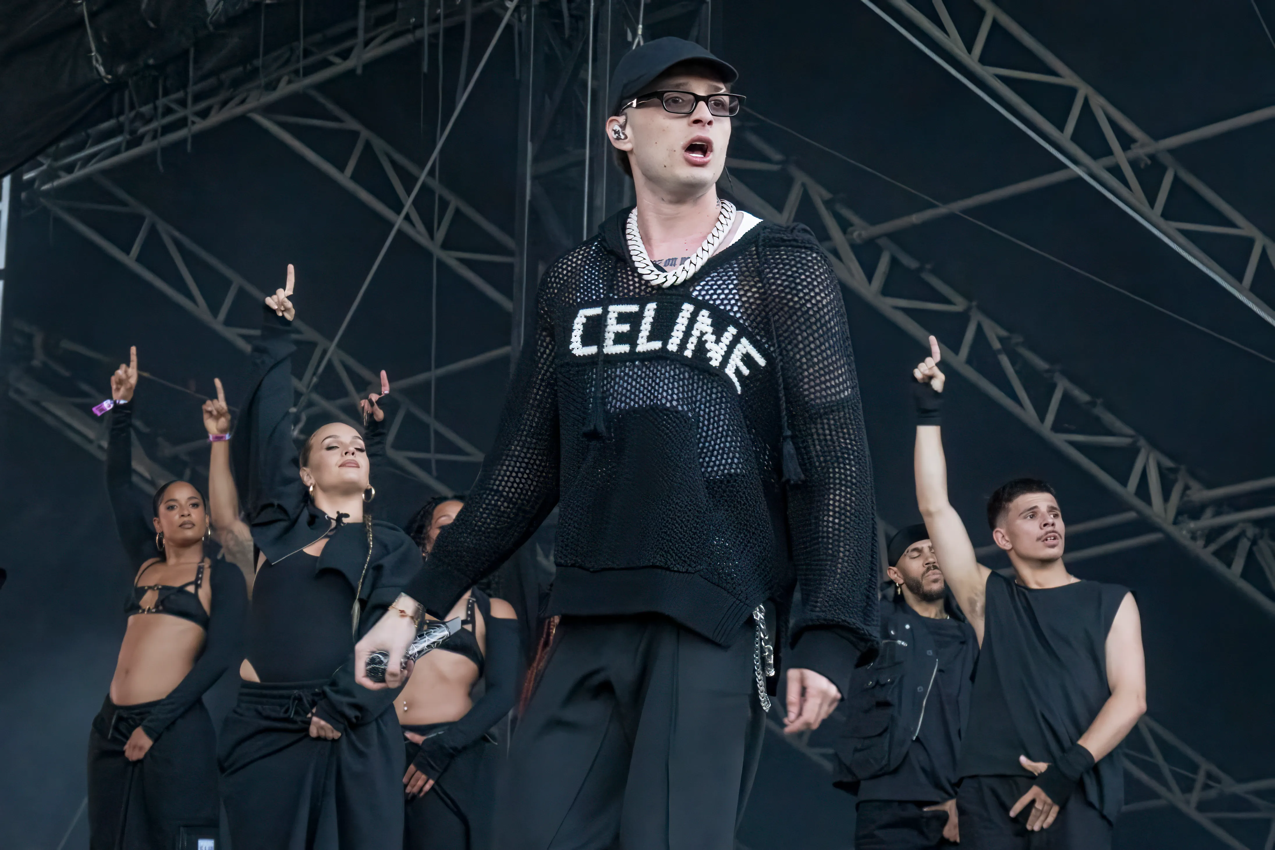 Peso Pluma actúa en el Governor's Ball en NY