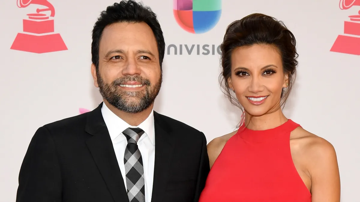 Los conductores de radio Omar Velasco y su esposa Argelia Atilano