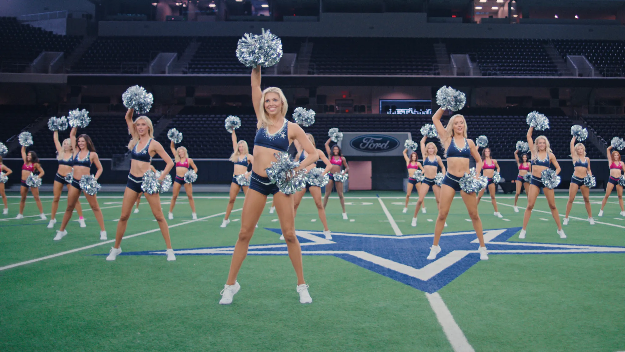 How Much Money Do NFL Cheerleaders Make During Football Season