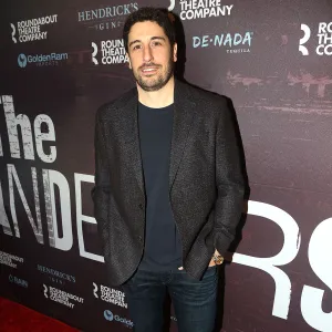 Jason Biggs Recalls Moment When ‘American Pie’ Fan Yelled ‘Pie F–ker’ in Front of His Son