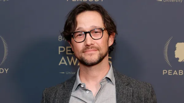 Joseph Gordon-Levitt Covers Taylor Swift’s ‘Lover’ on ‘The Tonight Show’